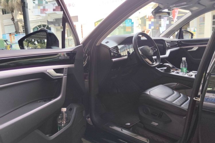 Used Volkswagen Touareg 2021 3.0 TSI Luxury Edition Black Diamond Sport Package Driver Seat