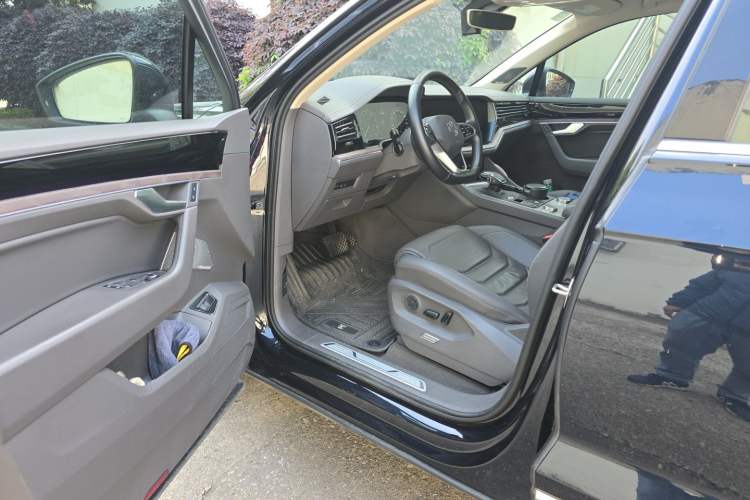 Used Volkswagen Touareg 2021 2.0 TSI Ruiyi Edition Driver Seat