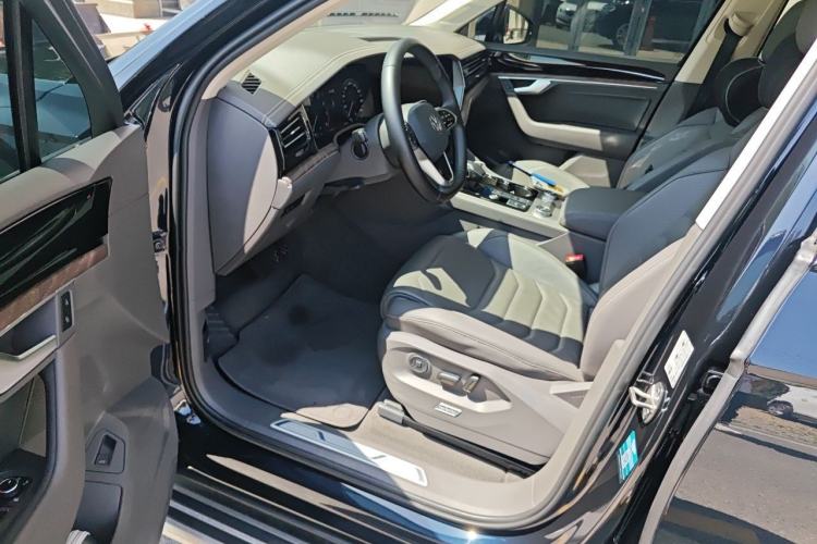 Used Volkswagen Touareg 2021 2.0 TSI RuiShang Edition Driver Seat