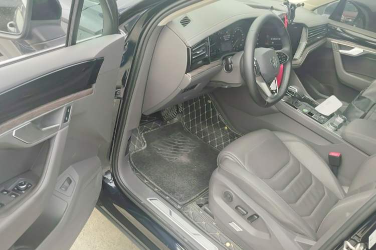 Used Volkswagen Touareg 2021 2.0 TSI RuiShang Edition Driver Seat