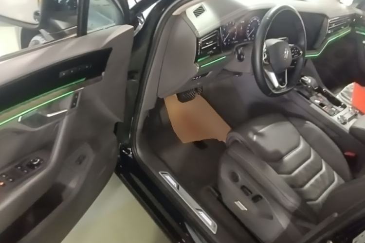 Used Volkswagen Touareg 2021 3.0 TSI Luxury Edition Black Diamond Sport Package Driver Seat