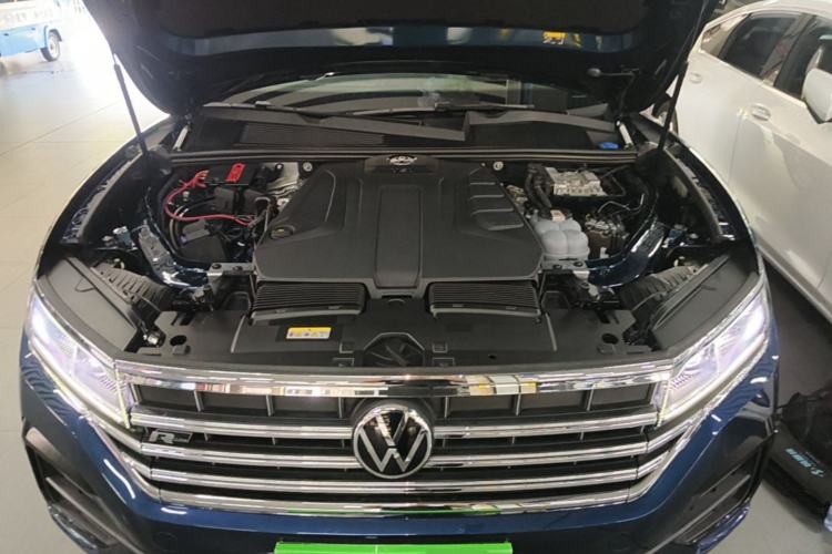 Used Volkswagen Touareg 2021 2.0 TSI RuiShang Edition Engine Bay