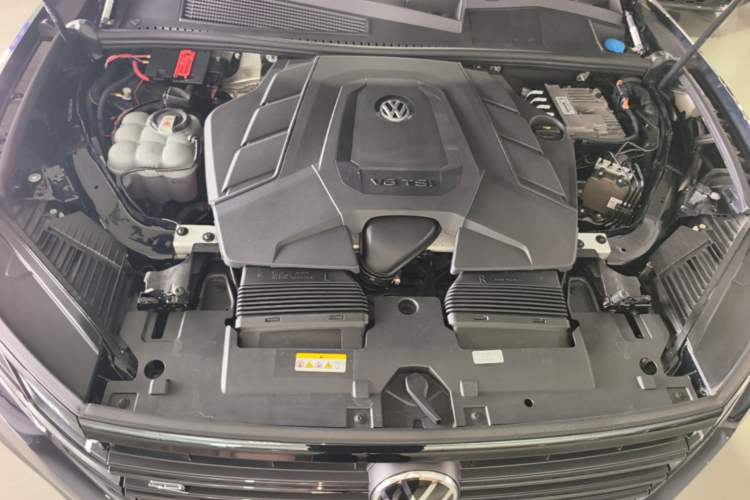Used Volkswagen Touareg 2021 3.0 TSI Luxury Edition Black Diamond Sport Package Engine Bay