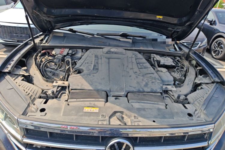 Used Volkswagen Touareg 2021 2.0 TSI Ruiyi Edition Engine Bay