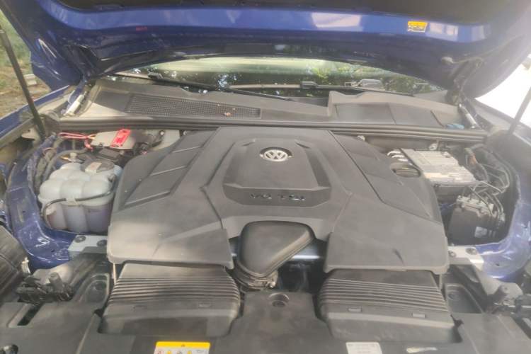 Used Volkswagen Touareg 2021 3.0 TSI Luxury Edition Black Diamond Sport Package Engine Bay