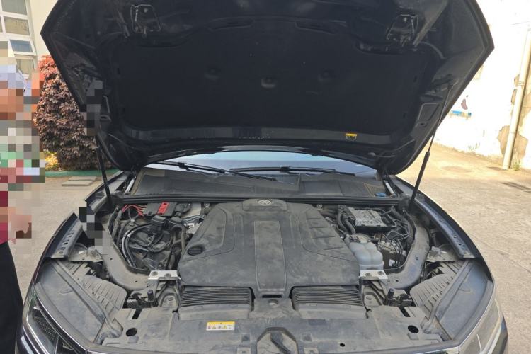 Used Volkswagen Touareg 2021 2.0 TSI Ruiyi Edition Engine Bay