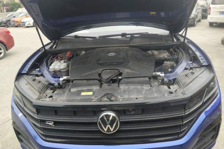 Used Volkswagen Touareg 2021 3.0 TSI Prestige Edition Engine Bay