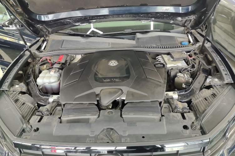Used Volkswagen Touareg 2021 3.0 TSI Luxury Edition Black Diamond Sport Package Engine Bay