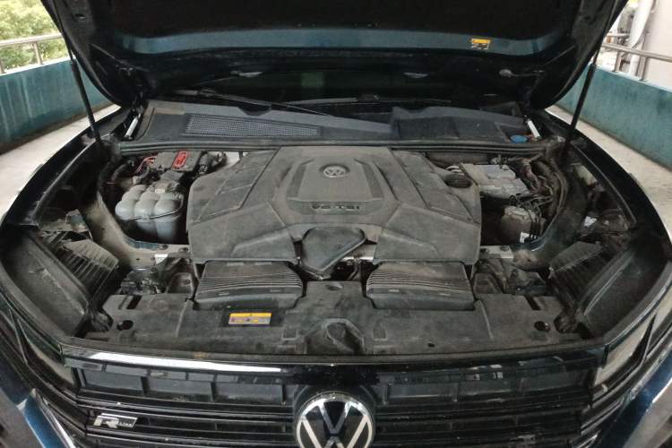 Used Volkswagen Touareg 2021 3.0 TSI Luxury Edition Black Diamond Sport Package Engine Bay