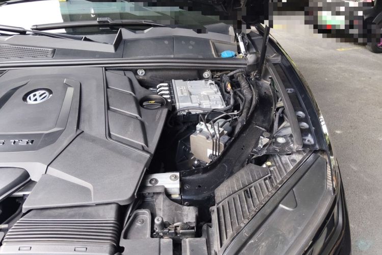 Used Volkswagen Touareg 2021 3.0 TSI Luxury Edition Black Diamond Sport Package Engine Bay Left