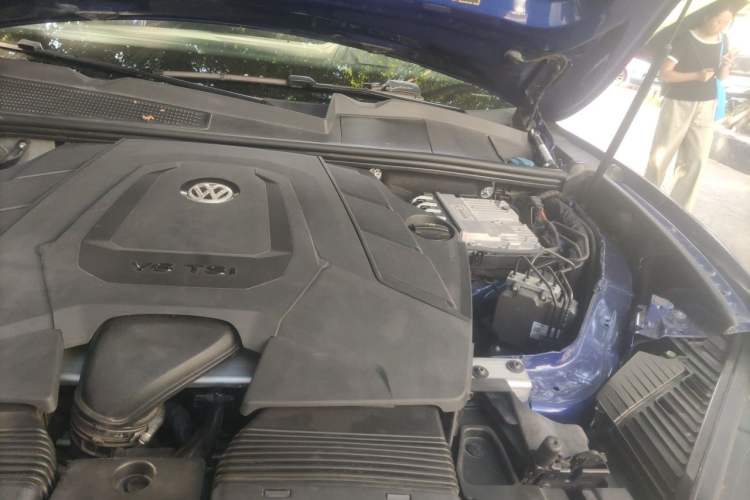Used Volkswagen Touareg 2021 3.0 TSI Luxury Edition Black Diamond Sport Package Engine Bay Left
