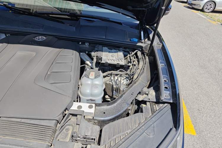 Used Volkswagen Touareg 2021 2.0 TSI RuiShang Edition Engine Bay Left