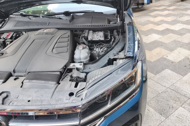 Used Volkswagen Touareg 2021 2.0 TSI RuiShang Edition Engine Bay Left