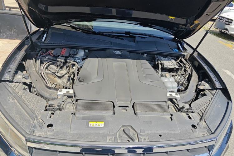 Used Volkswagen Touareg 2021 2.0 TSI RuiShang Edition Engine Bay