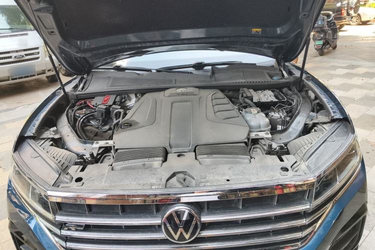 Used Volkswagen Touareg 2021 2.0 TSI RuiShang Edition Engine Bay