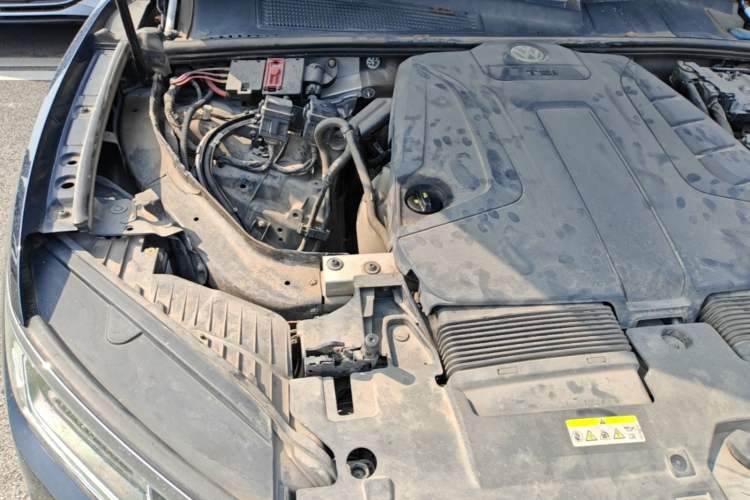 Used Volkswagen Touareg 2021 2.0 TSI Ruiyi Edition Engine Bay Right