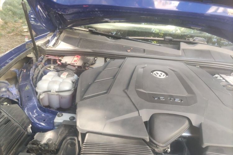 Used Volkswagen Touareg 2021 3.0 TSI Luxury Edition Black Diamond Sport Package Engine Bay Right