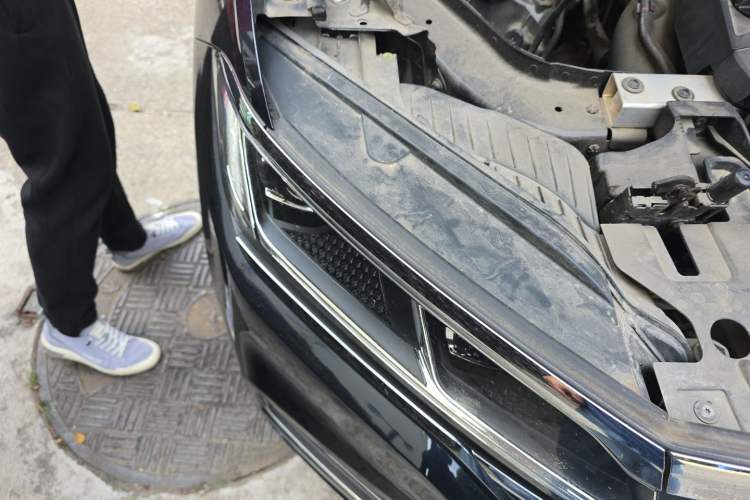 Used Volkswagen Touareg 2021 2.0 TSI Ruiyi Edition Engine Bay Right