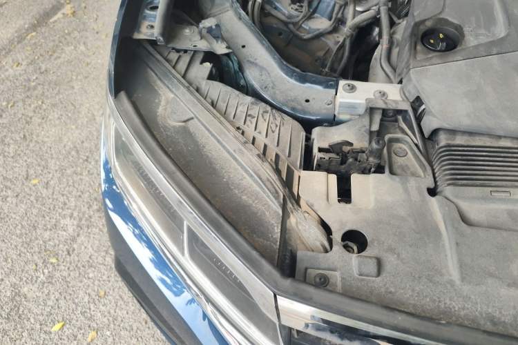 Used Volkswagen Touareg 2021 2.0 TSI RuiShang Edition Engine Bay Right