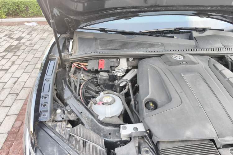 Used Volkswagen Touareg  Engine Bay Right