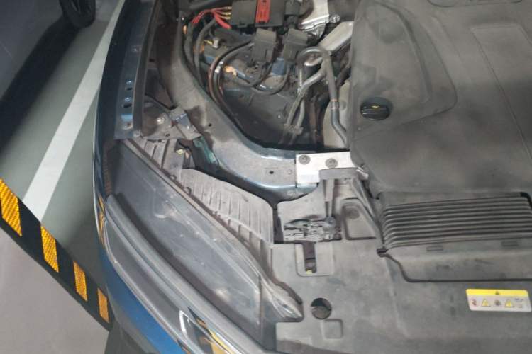 Used Volkswagen Touareg 2021 2.0 TSI RuiShang Edition Engine Bay Right