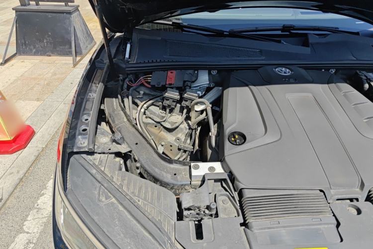 Used Volkswagen Touareg 2021 2.0 TSI RuiShang Edition Engine Bay Right