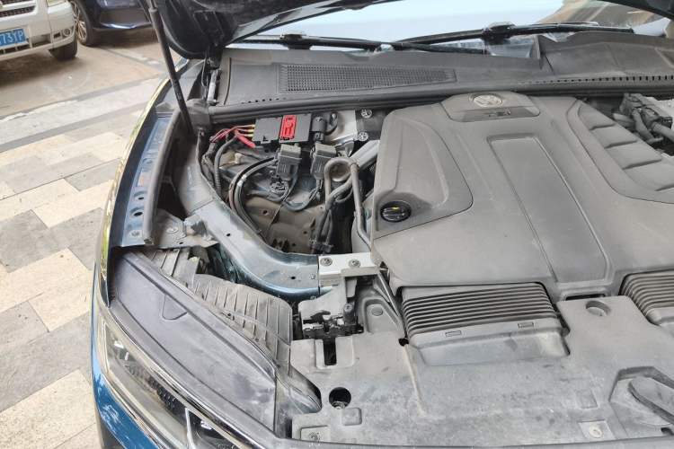 Used Volkswagen Touareg 2021 2.0 TSI RuiShang Edition Engine Bay Right