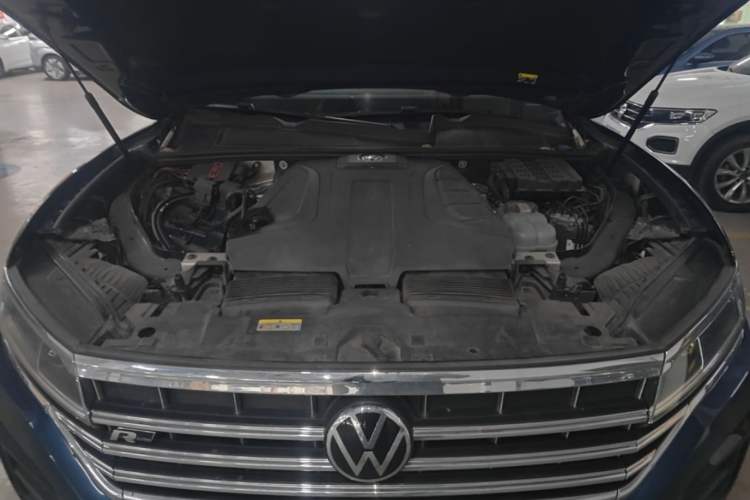 Used Volkswagen Touareg 2021 2.0 TSI RuiShang Edition Engine Bay