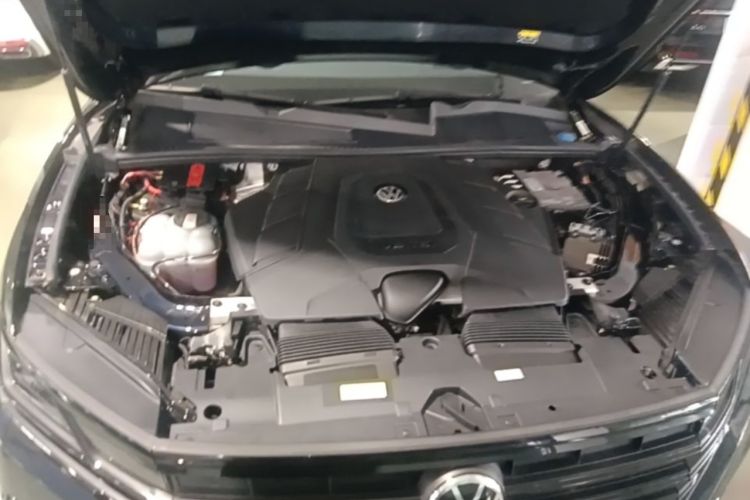 Used Volkswagen Touareg 2021 3.0 TSI Luxury Edition Black Diamond Sport Package Engine Bay
