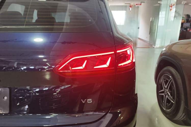 Used Volkswagen Touareg 2021 3.0 TSI Luxury Edition Black Diamond Sport Package Exterior 3
