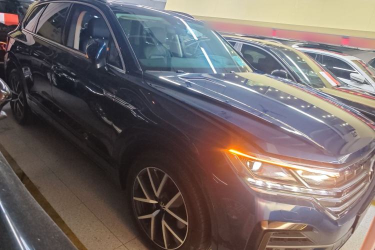 Used Volkswagen Touareg 2021 3.0 TSI Prestige Edition Classic Sport Package Front Right 45 Deg
