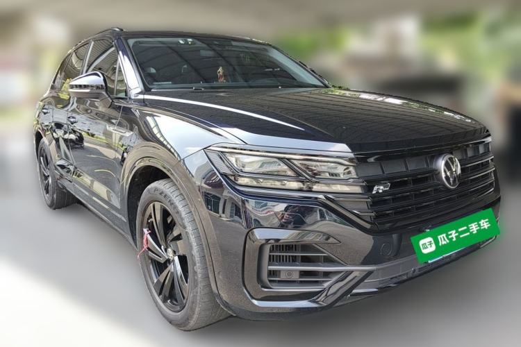 Used Volkswagen Touareg 2021 3.0 TSI Luxury Edition Black Diamond Sport Package Front Right 45 Deg