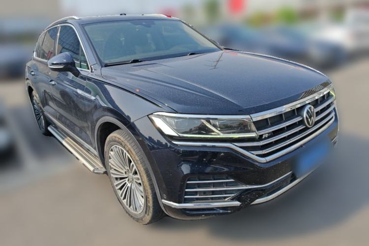 Used Volkswagen Touareg 2021 2.0 TSI Ruiyi Edition Front Right 45 Deg
