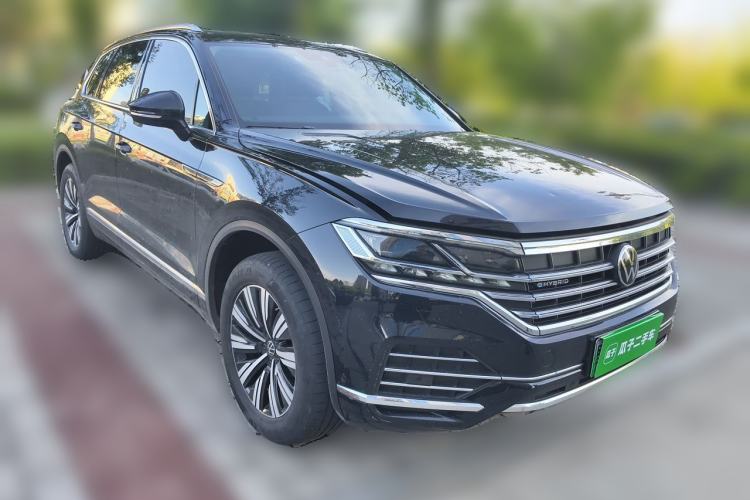 Used Volkswagen Touareg  Front Right 45 Deg