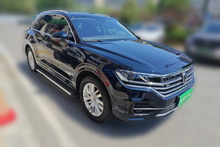 Used Volkswagen Touareg 2021 2.0 TSI RuiShang Edition Front Right 45 Deg