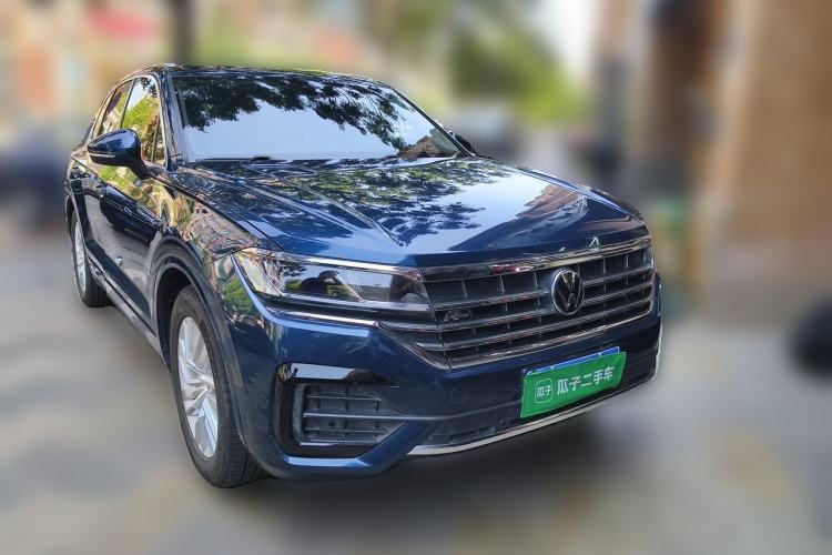 Used Volkswagen Touareg 2021 2.0 TSI RuiShang Edition Front Right 45 Deg