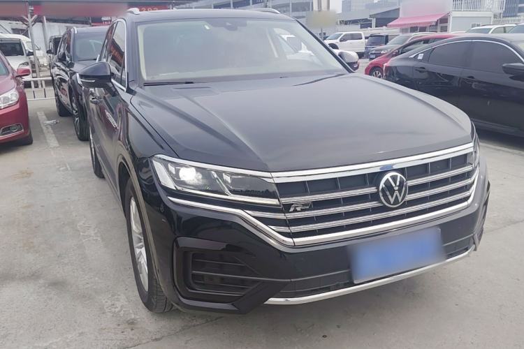 Used Volkswagen Touareg 2021 2.0 TSI RuiShang Edition Front Right 45 Deg