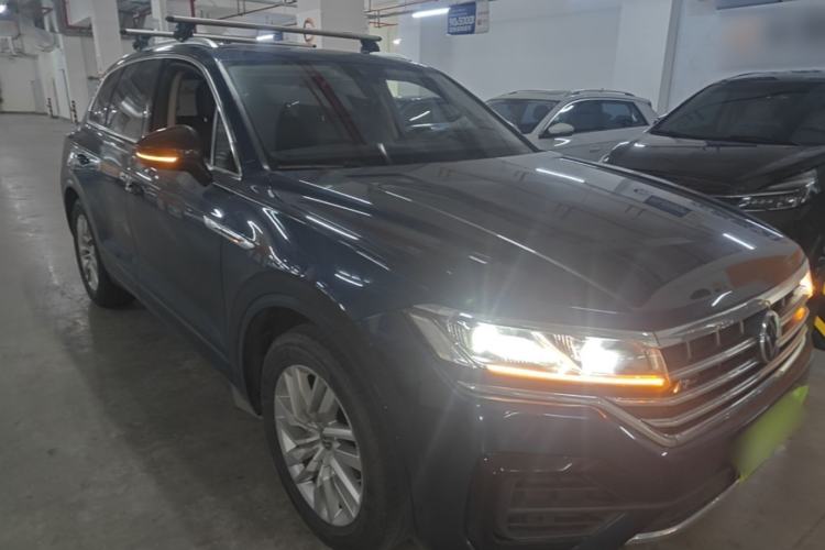 Used Volkswagen Touareg 2021 2.0 TSI RuiShang Edition Front Right 45 Deg