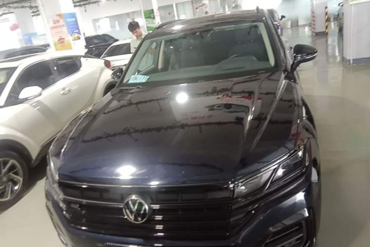 Used Volkswagen Touareg 2021 3.0 TSI Luxury Edition Black Diamond Sport Package Front