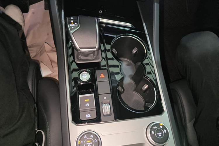 Used Volkswagen Touareg 2021 2.0 TSI RuiShang Edition Gear Lever