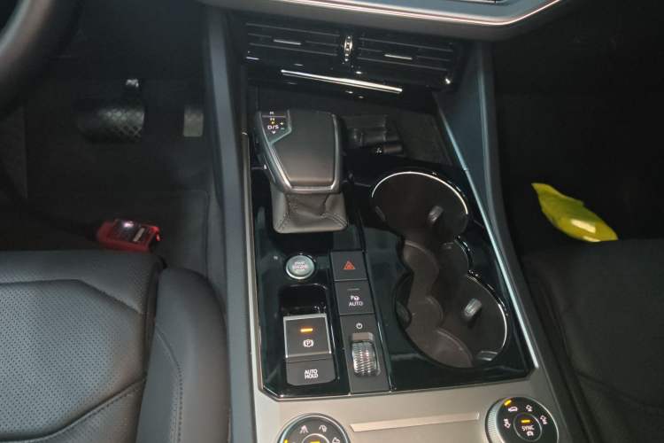 Used Volkswagen Touareg 2021 3.0 TSI Prestige Edition Classic Sport Package Gear Lever