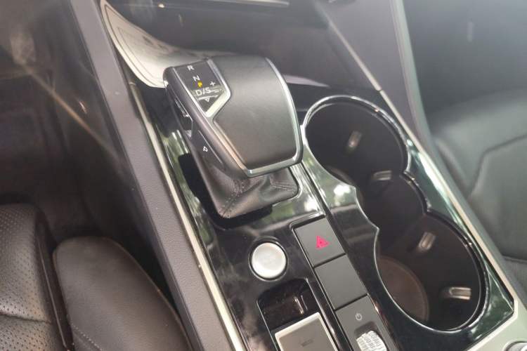 Used Volkswagen Touareg 2021 2.0 TSI RuiShang Edition Gear Lever