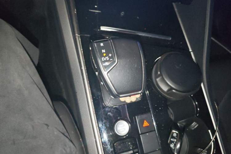 Used Volkswagen Touareg 2021 2.0 TSI RuiShang Edition Gear Lever