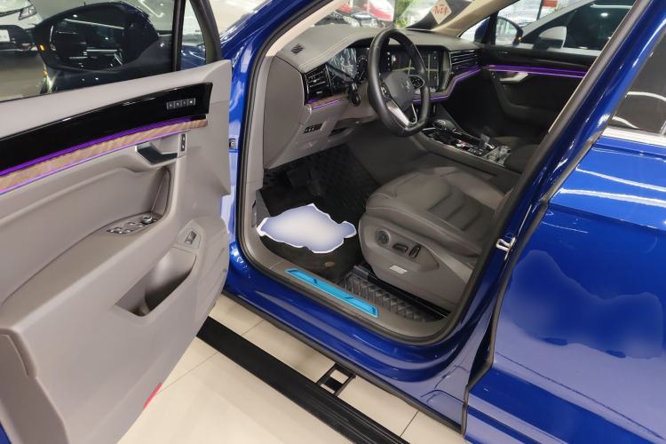 Used Volkswagen Touareg 2021 3.0 TSI Prestige Edition Classic Sport Package Interior 3