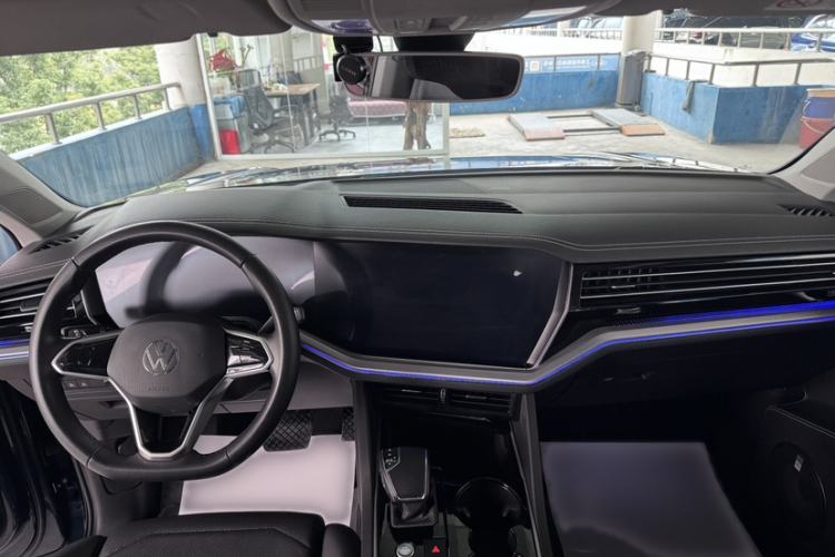 Used Volkswagen Touareg 2021 3.0 TSI Luxury Edition Black Diamond Sport Package Interior 3