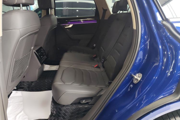 Used Volkswagen Touareg 2021 3.0 TSI Prestige Edition Classic Sport Package Interior 4