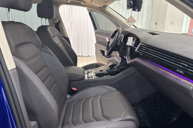 Used Volkswagen Touareg 2021 3.0 TSI Prestige Edition Classic Sport Package Interior 7