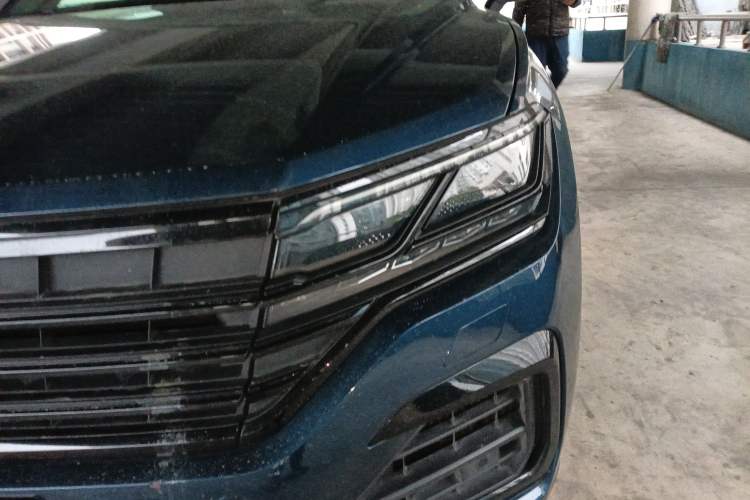 Used Volkswagen Touareg 2021 3.0 TSI Luxury Edition Black Diamond Sport Package Left Front Headlight