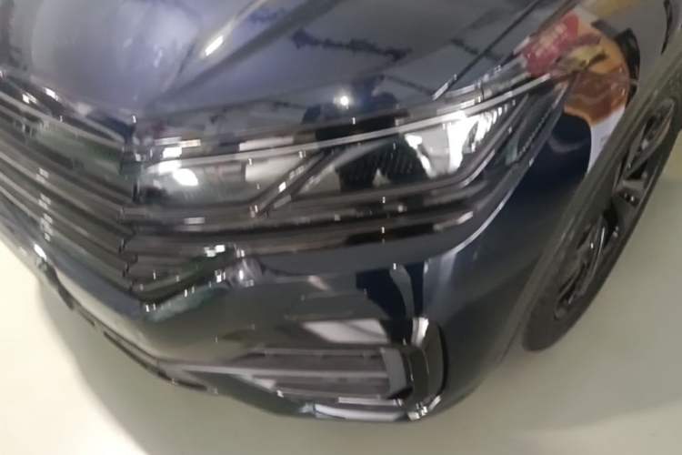 Used Volkswagen Touareg 2021 3.0 TSI Luxury Edition Black Diamond Sport Package Left Front Headlight