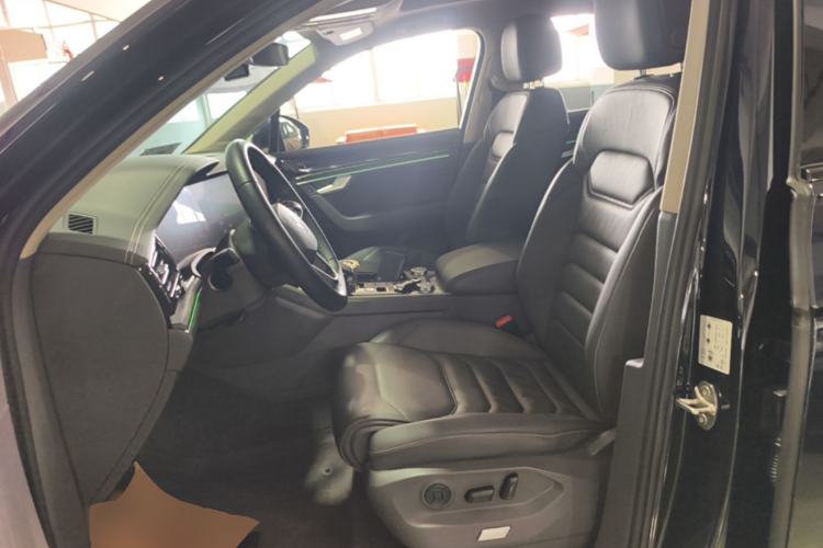 Used Volkswagen Touareg 2021 3.0 TSI Luxury Edition Black Diamond Sport Package Left Front Seat